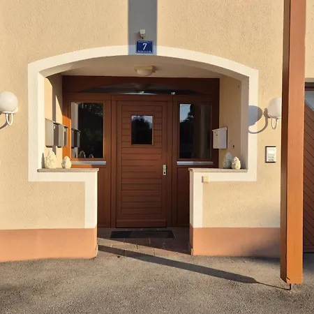 Sbe - Near Salzburg And Lakes ホームステイ *